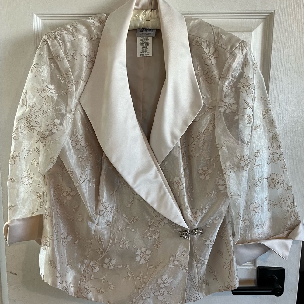 Vintage style cropped jacket